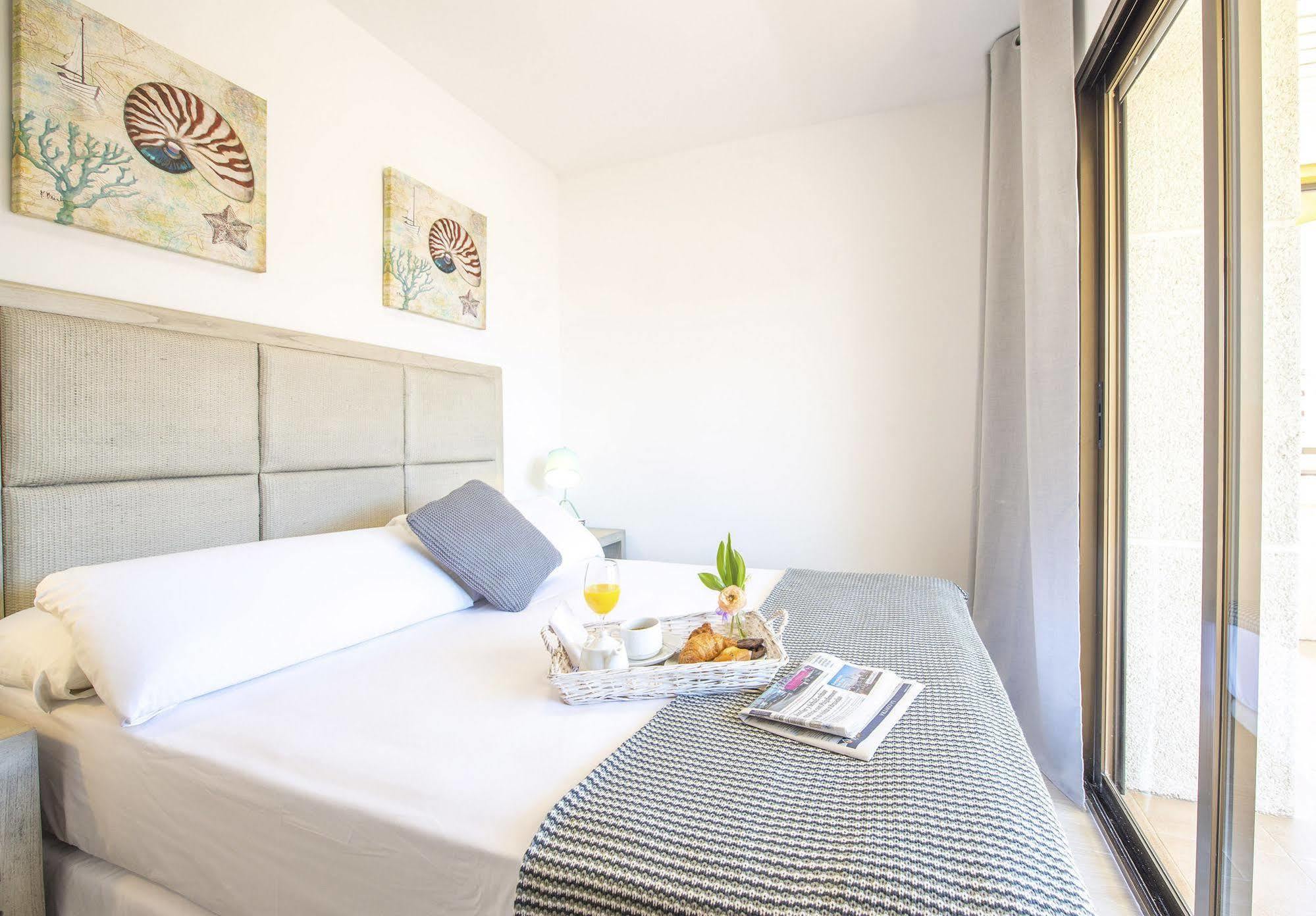 Ona Aquamarina Aparthotel La Pineda Bagian luar foto